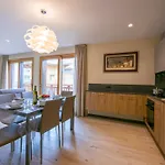 Casa Luminosa Ski In -Ski Out 100M - Happy Rentals
